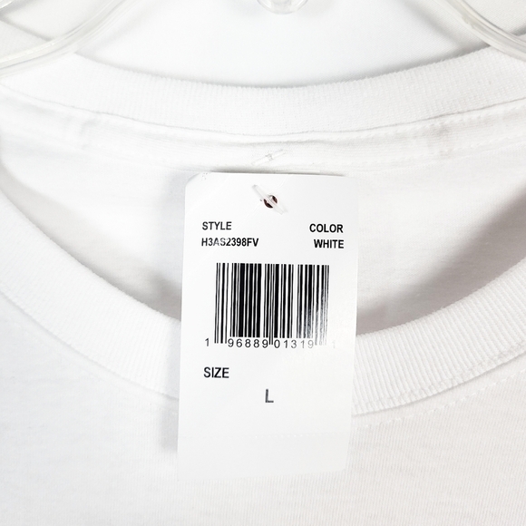 HELLO KITTY Current Happiness graphic tee NWT - Picture 3 of 5